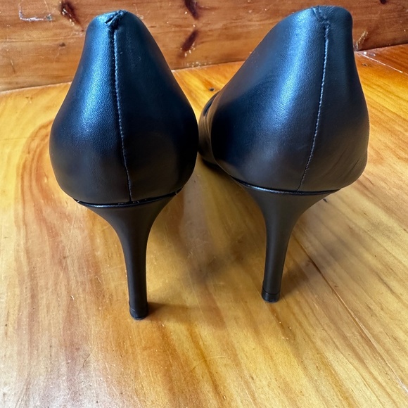 Calvin Klein Classic Mid-heel Pump - Picture 4 of 5